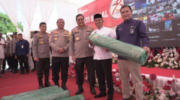Kolaborasi dengan Polda Aceh, PLN UID Aceh Terangi Puluhan Rumah Menyambut HUT Bhayangkara ke-78